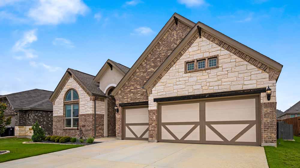 texas-home-with-tan-garage-door Texas home with a garage door | Reliable Garage Door Repair